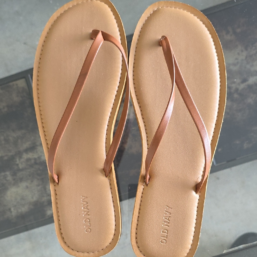 Old Navy Women's Tan Flip Flop Sandals